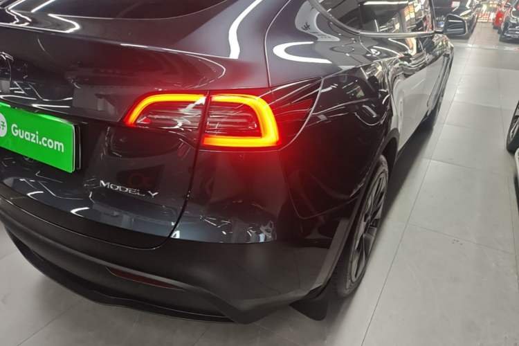 Used Tesla Model Y 2024 Rear-Wheel-Drive Version Right Rear Taillight