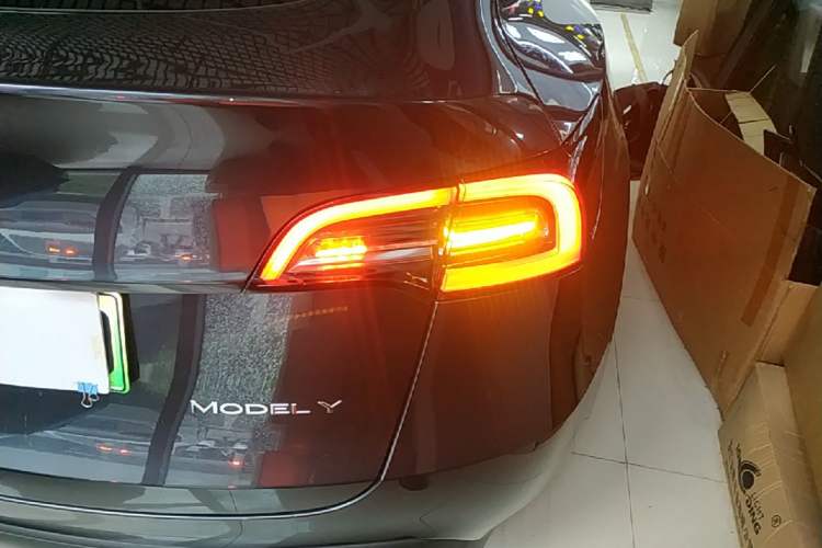 Used Tesla Model Y 2024 Rear-Wheel-Drive Version Right Rear Taillight