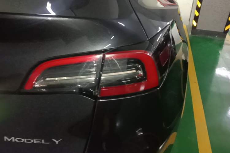 Used Tesla Model Y 2024 Rear-Wheel-Drive Version Right Rear Taillight