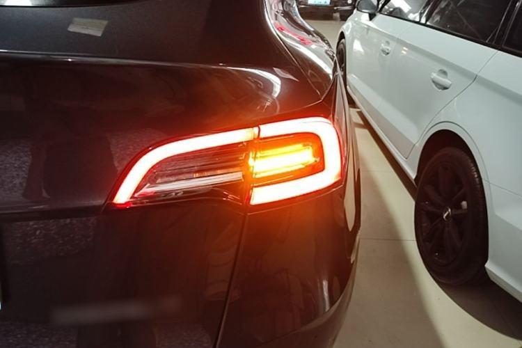 Used Tesla Model Y 2024 Rear-Wheel-Drive Version Right Rear Taillight