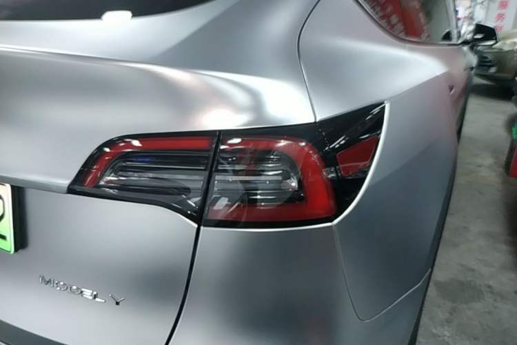 Used Tesla Model Y 2024 Long-Range All-Wheel-Drive Version Right Rear Taillight