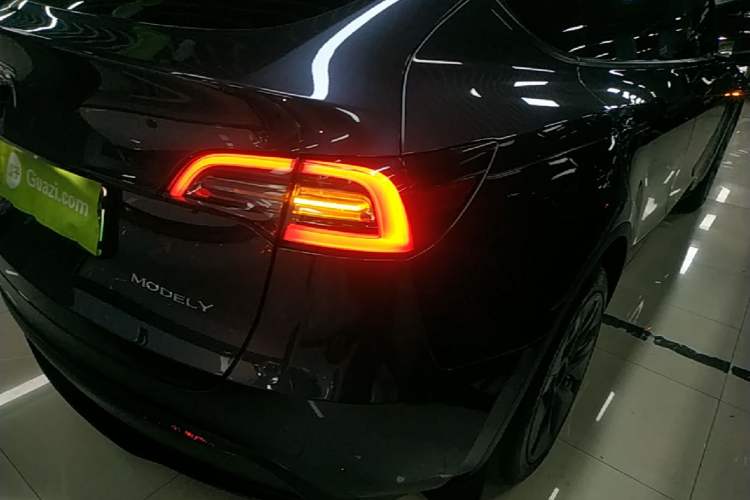 Used Tesla Model Y 2024 Long-Range All-Wheel-Drive Version Right Rear Taillight