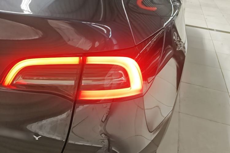 Used Tesla Model Y 2024 Rear-Wheel-Drive Version Right Rear Taillight