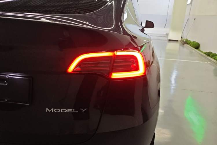 Used Tesla Model Y 2024 Rear-Wheel-Drive Version Right Rear Taillight