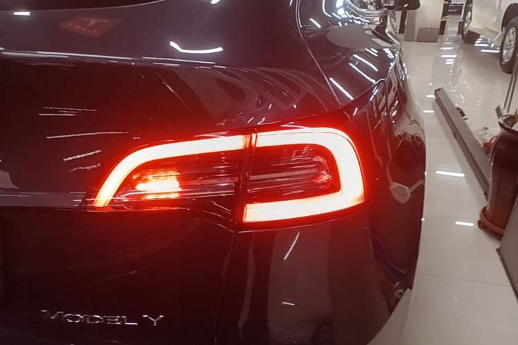 Used Tesla Model Y 2024 Rear-Wheel-Drive Version Right Rear Taillight