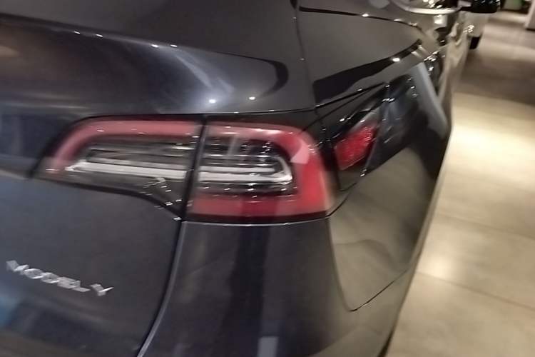 Used Tesla Model Y 2024 Rear-Wheel-Drive Version Right Rear Taillight