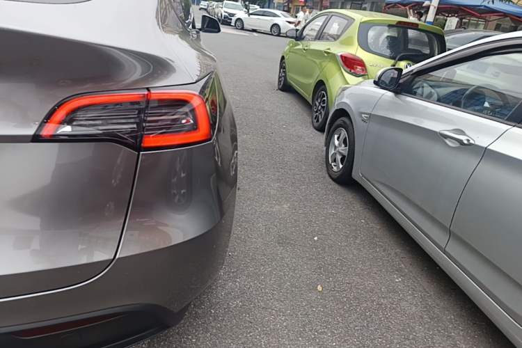 Used Tesla Model Y 2024 Rear-Wheel-Drive Version Right Rear Taillight
