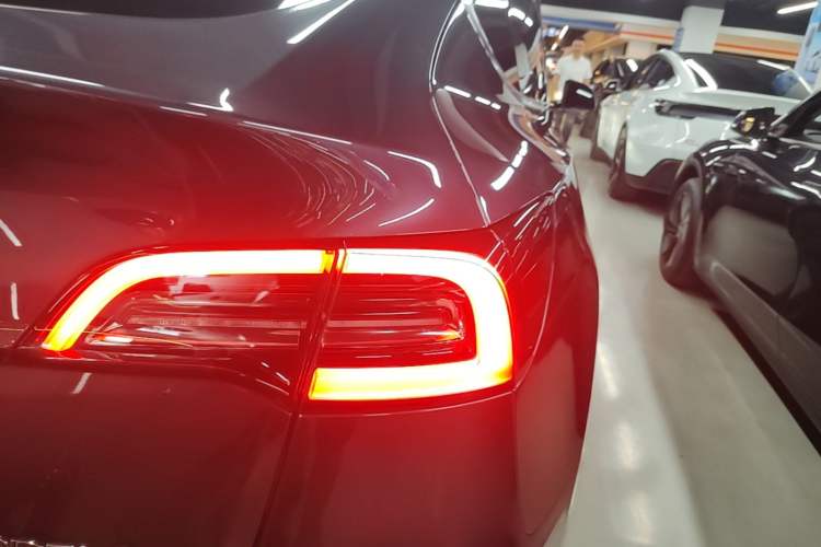 Used Tesla Model Y 2024 Rear-Wheel-Drive Version Right Rear Taillight