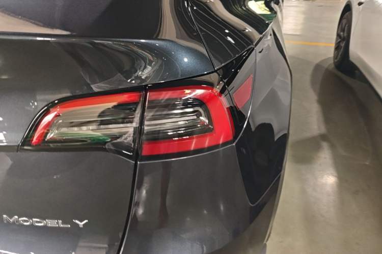 Used Tesla Model Y 2024 Rear-Wheel-Drive Version Right Rear Taillight