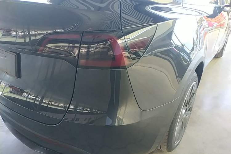 Used Tesla Model Y 2024 Rear-Wheel-Drive Version Right Rear Taillight