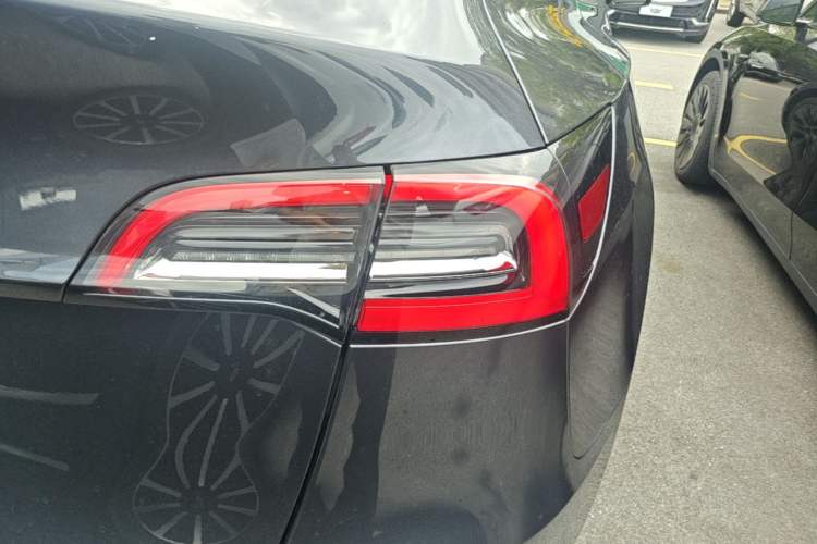 Used Tesla Model Y 2024 Rear-Wheel-Drive Version Right Rear Taillight