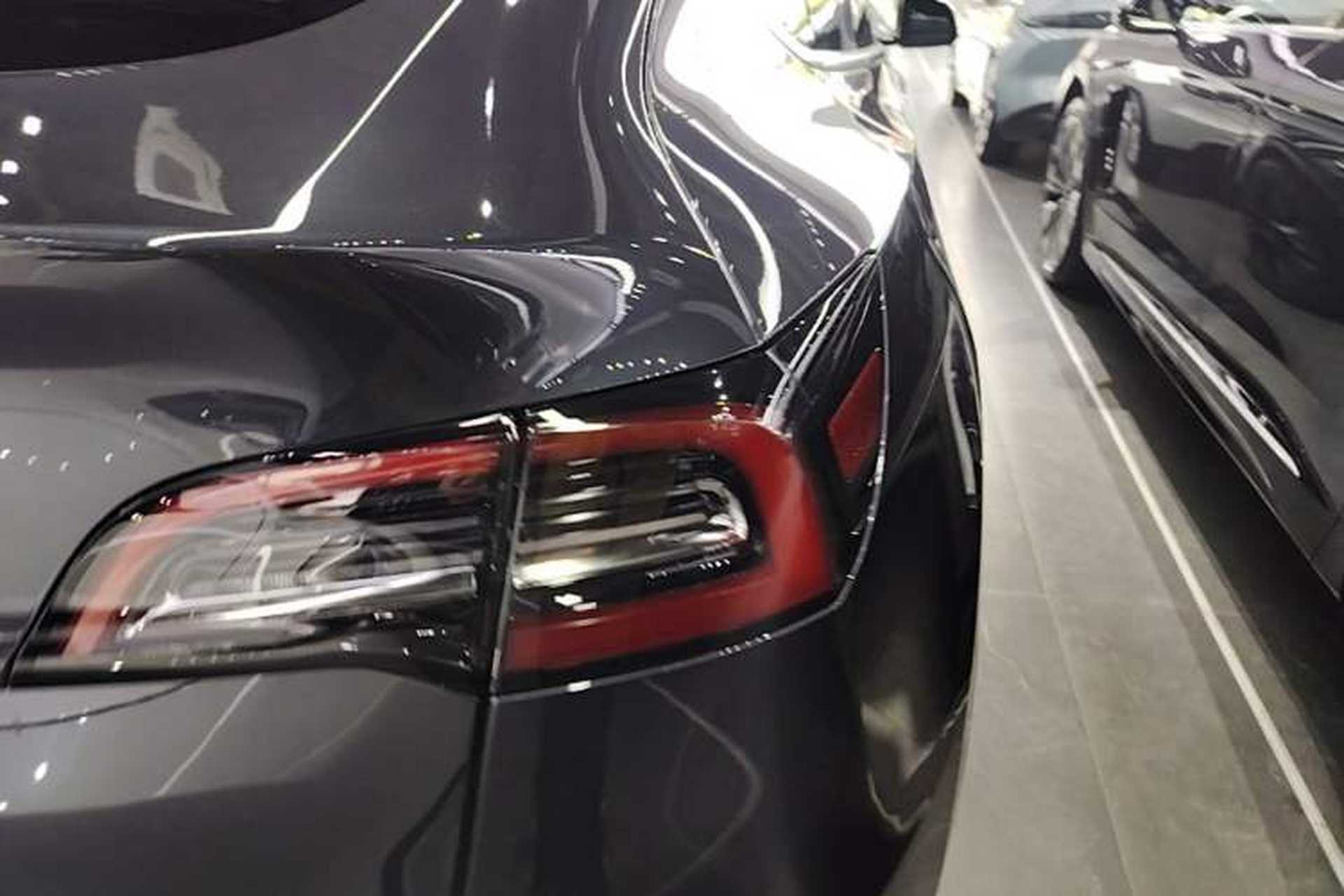 Used Tesla Model Y 2024 Rear-Wheel-Drive Version Right Rear Taillight