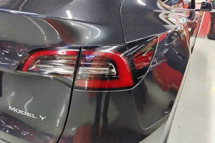 Used Tesla Model Y 2024 Rear-Wheel-Drive Version Right Rear Taillight