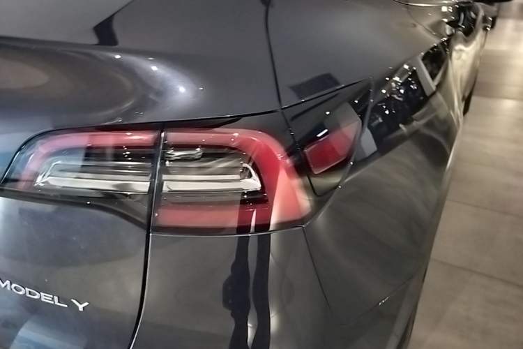 Used Tesla Model Y 2024 Rear-Wheel-Drive Version Right Rear Taillight