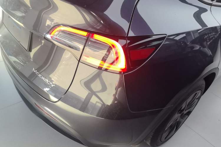 Used Tesla Model Y 2024 Rear-Wheel-Drive Version Right Rear Taillight