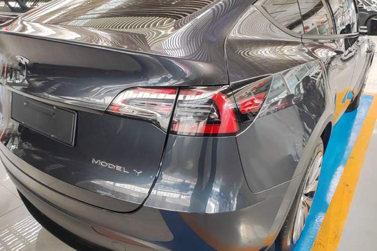 Used Tesla Model Y 2024 Rear-Wheel-Drive Version Right Rear Taillight