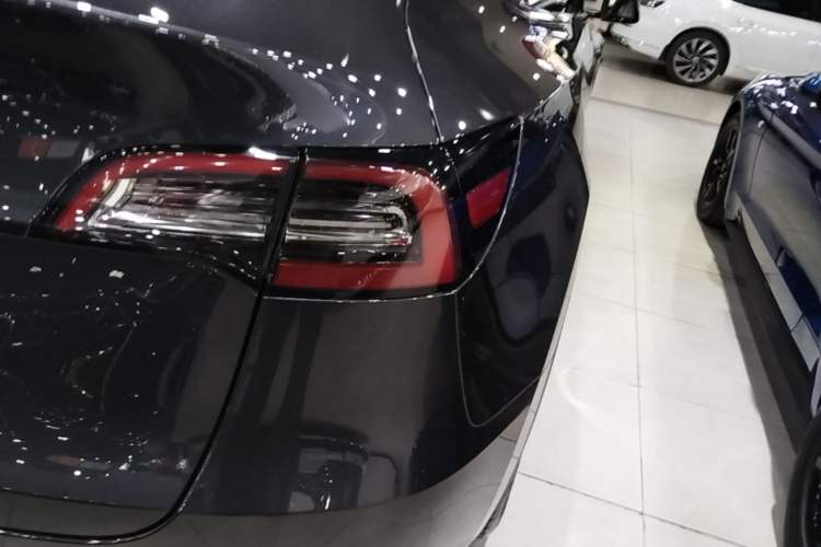 Used Tesla Model Y 2024 Long-Range All-Wheel-Drive Version Right Rear Taillight
