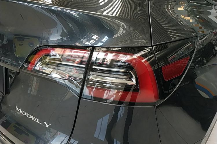 Used Tesla Model Y 2024 Rear-Wheel-Drive Version Right Rear Taillight