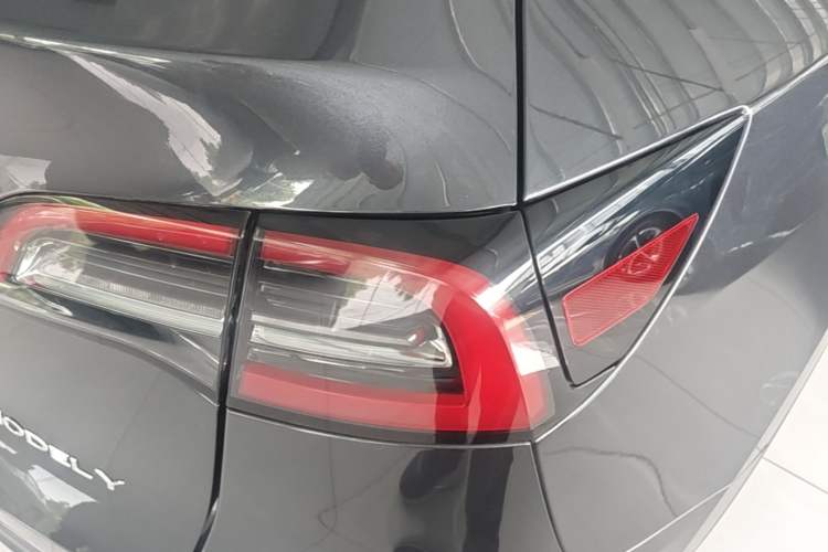 Used Tesla Model Y 2024 Rear-Wheel-Drive Version Right Rear Taillight