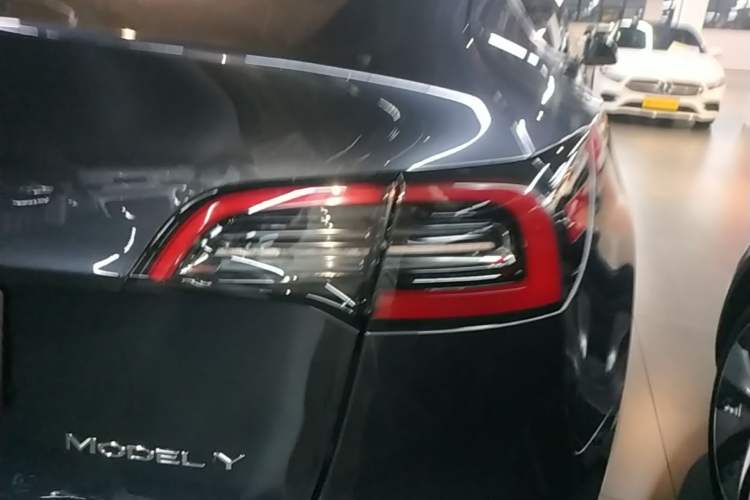 Used Tesla Model Y 2024 Rear-Wheel-Drive Version Right Rear Taillight