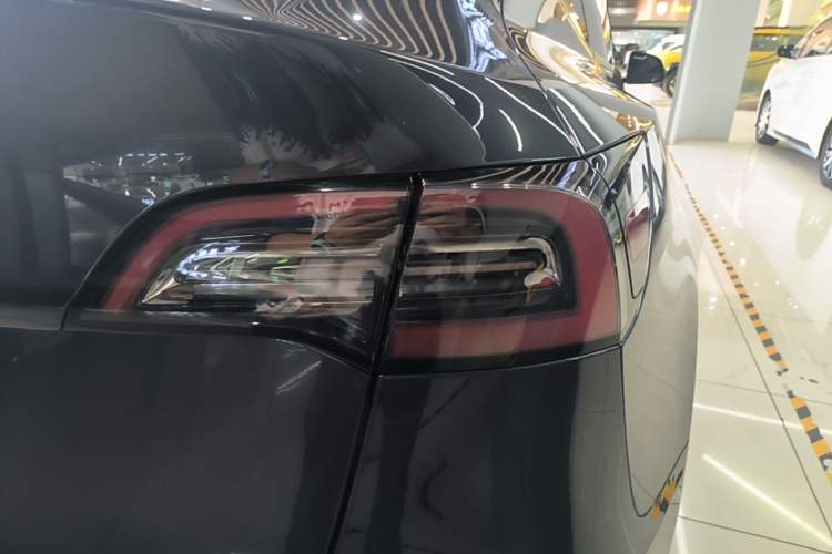Used Tesla Model Y 2024 Long-Range All-Wheel-Drive Version Right Rear Taillight