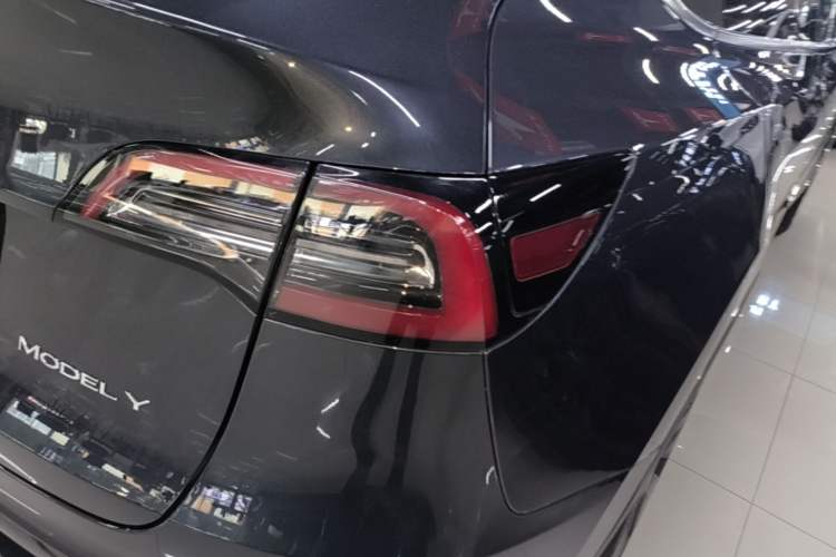 Used Tesla Model Y 2024 Rear-Wheel-Drive Version Right Rear Taillight