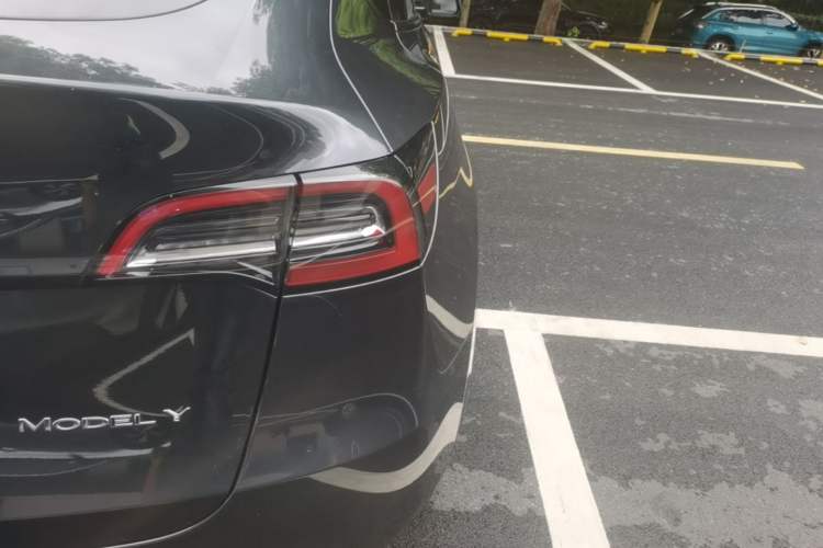 Used Tesla Model Y 2024 Rear-Wheel-Drive Version Right Rear Taillight