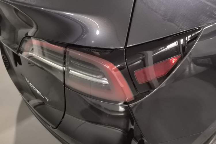 Used Tesla Model Y 2024 Rear-Wheel-Drive Version Right Rear Taillight