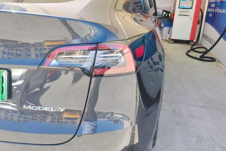 Used Tesla Model Y 2024 Rear-Wheel-Drive Version Right Rear Taillight