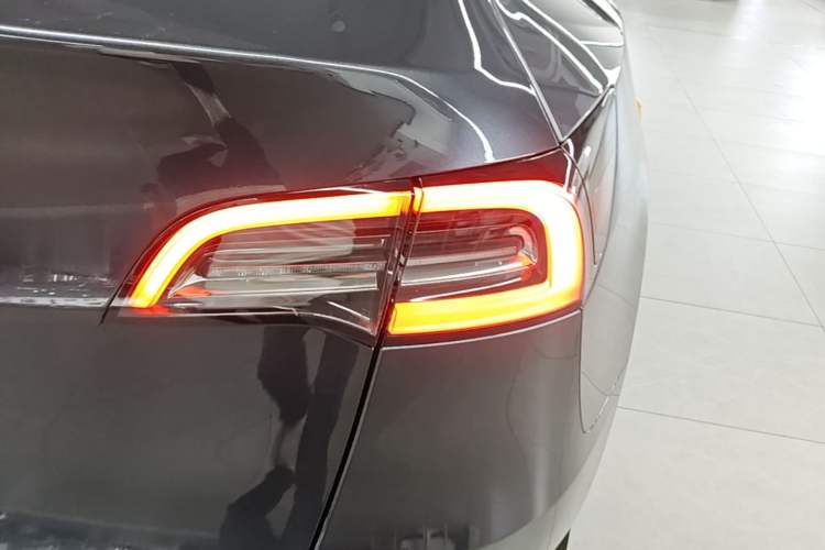 Used Tesla Model Y 2024 Rear-Wheel-Drive Version Right Rear Taillight