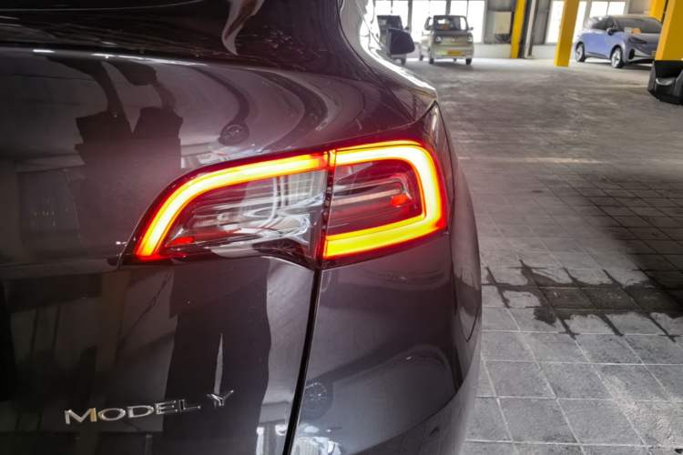 Used Tesla Model Y 2024 Rear-Wheel-Drive Version Right Rear Taillight