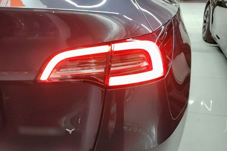 Used Tesla Model Y 2024 Long-Range All-Wheel-Drive Version Right Rear Taillight