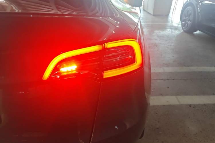 Used Tesla Model Y 2024 Rear-Wheel-Drive Version Right Rear Taillight
