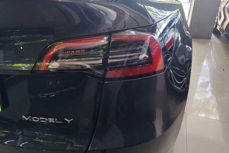 Used Tesla Model Y 2024 Rear-Wheel-Drive Version Right Rear Taillight