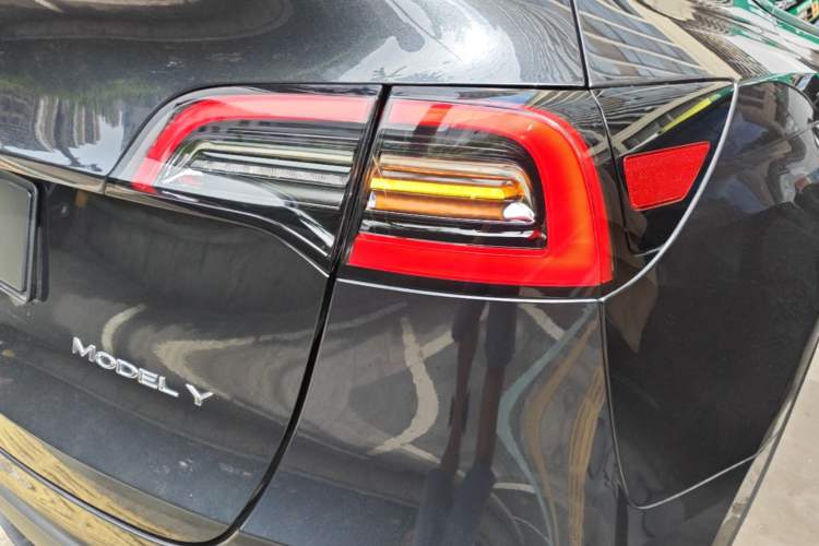 Used Tesla Model Y 2024 Rear-Wheel-Drive Version Right Rear Taillight