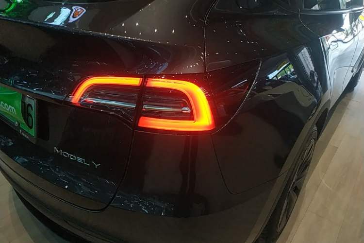 Used Tesla Model Y 2024 Rear-Wheel-Drive Version Right Rear Taillight
