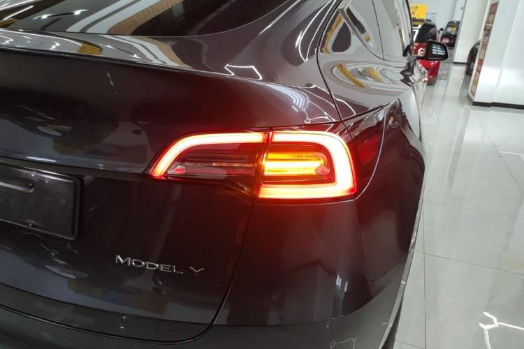 Used Tesla Model Y 2024 Long-Range All-Wheel-Drive Version Right Rear Taillight