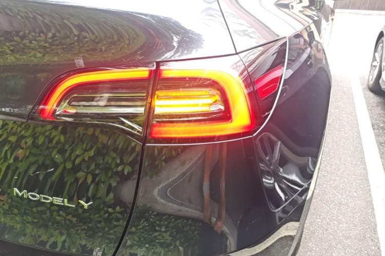 Used Tesla Model Y 2024 Rear-Wheel-Drive Version Right Rear Taillight
