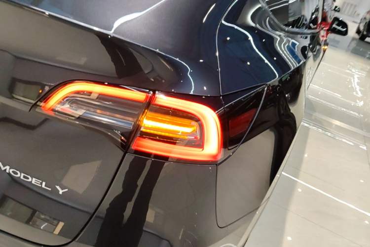 Used Tesla Model Y 2024 Rear-Wheel-Drive Version Right Rear Taillight
