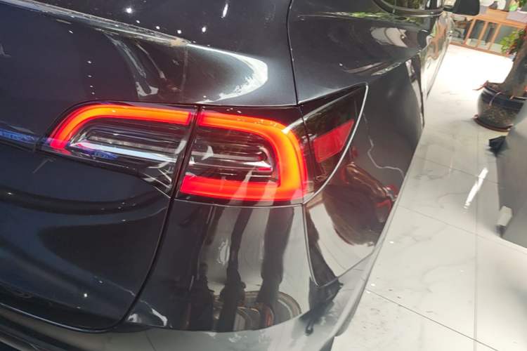 Used Tesla Model Y 2024 Rear-Wheel-Drive Version Right Rear Taillight