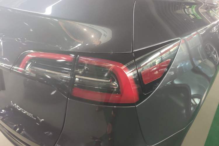 Used Tesla Model Y 2024 Rear-Wheel-Drive Version Right Rear Taillight