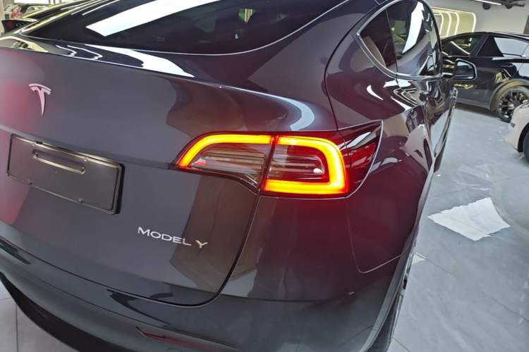 Used Tesla Model Y 2024 Rear-Wheel-Drive Version Right Rear Taillight