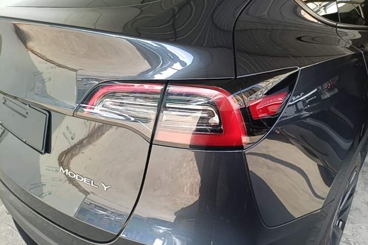 Used Tesla Model Y 2024 Rear-Wheel-Drive Version Right Rear Taillight