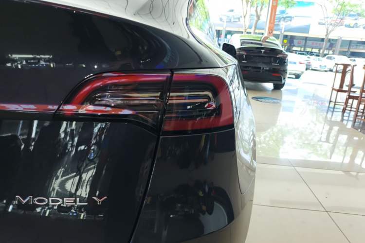 Used Tesla Model Y 2024 Rear-Wheel-Drive Version Right Rear Taillight