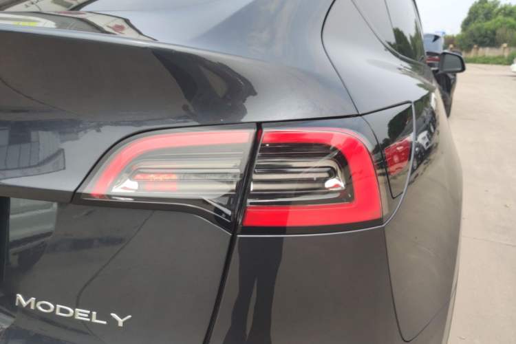 Used Tesla Model Y 2024 Rear-Wheel-Drive Version Right Rear Taillight