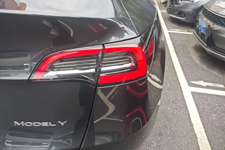 Used Tesla Model Y 2024 Rear-Wheel-Drive Version Right Rear Taillight