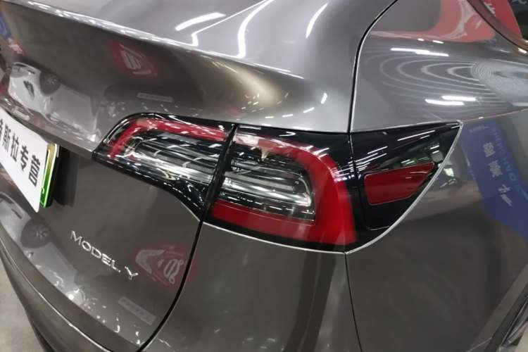 Used Tesla Model Y 2024 Rear-Wheel-Drive Version Right Rear Taillight