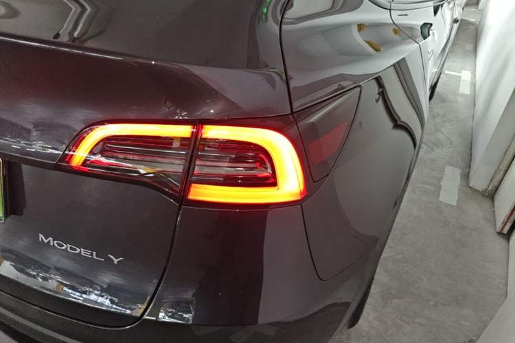 Used Tesla Model Y 2024 Rear-Wheel-Drive Version Right Rear Taillight
