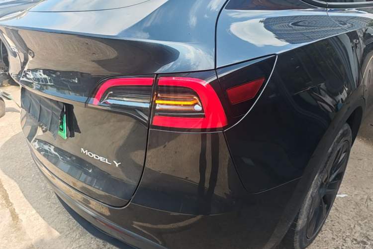 Used Tesla Model Y 2024 Long-Range All-Wheel-Drive Version Right Rear Taillight