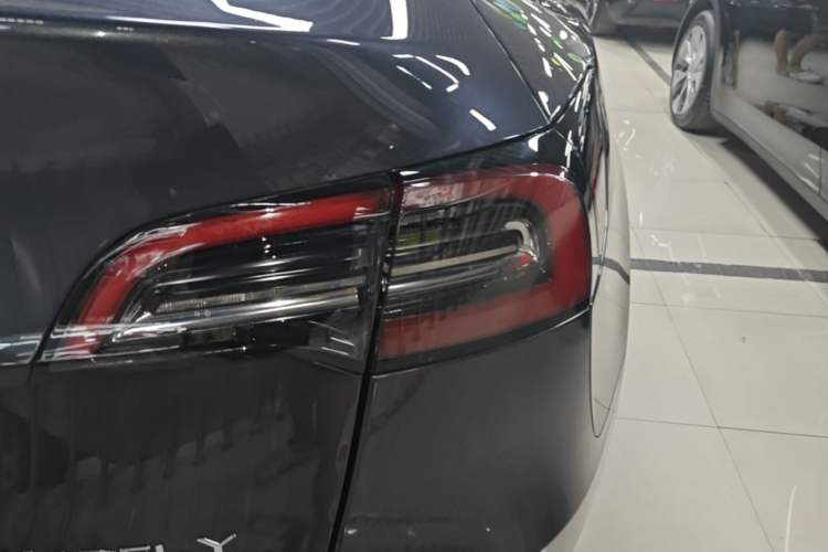 Used Tesla Model Y 2024 Rear-Wheel-Drive Version Right Rear Taillight